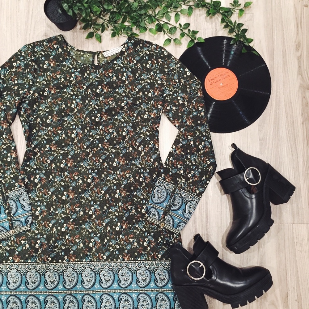 Retro 70s floral long sleeve a&f dress